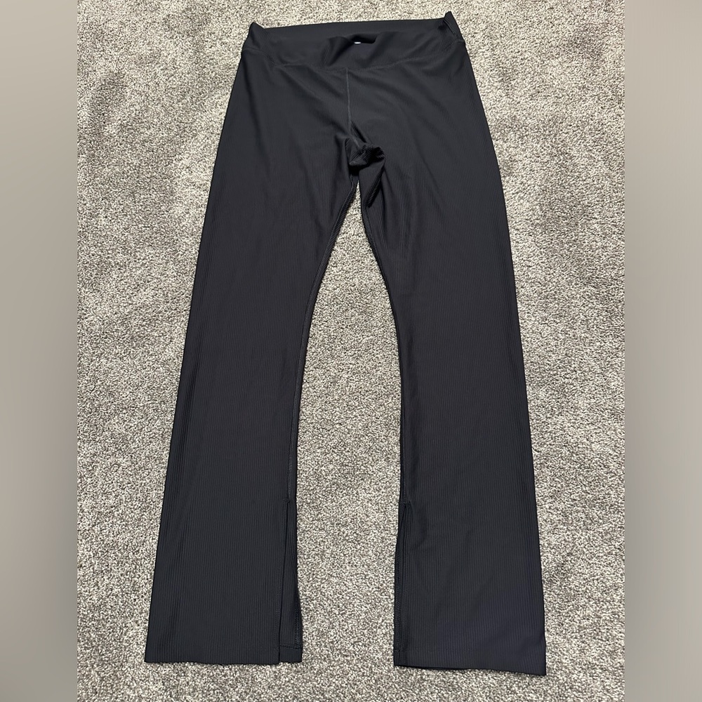Old Navy Ribbed Powersoft Go Dry Split Flare Leggings
